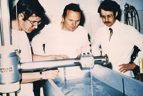 Chaussy, Eisenberger and Forssman at work on the Shockwave Lithotriptor